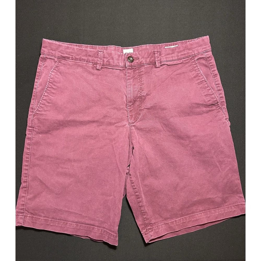 GAP Men's Burgundy Chino Shorts Flat Front Pockets Button Closure 10 in Size 34